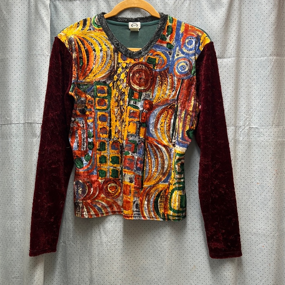 Velvet top long sleeves.